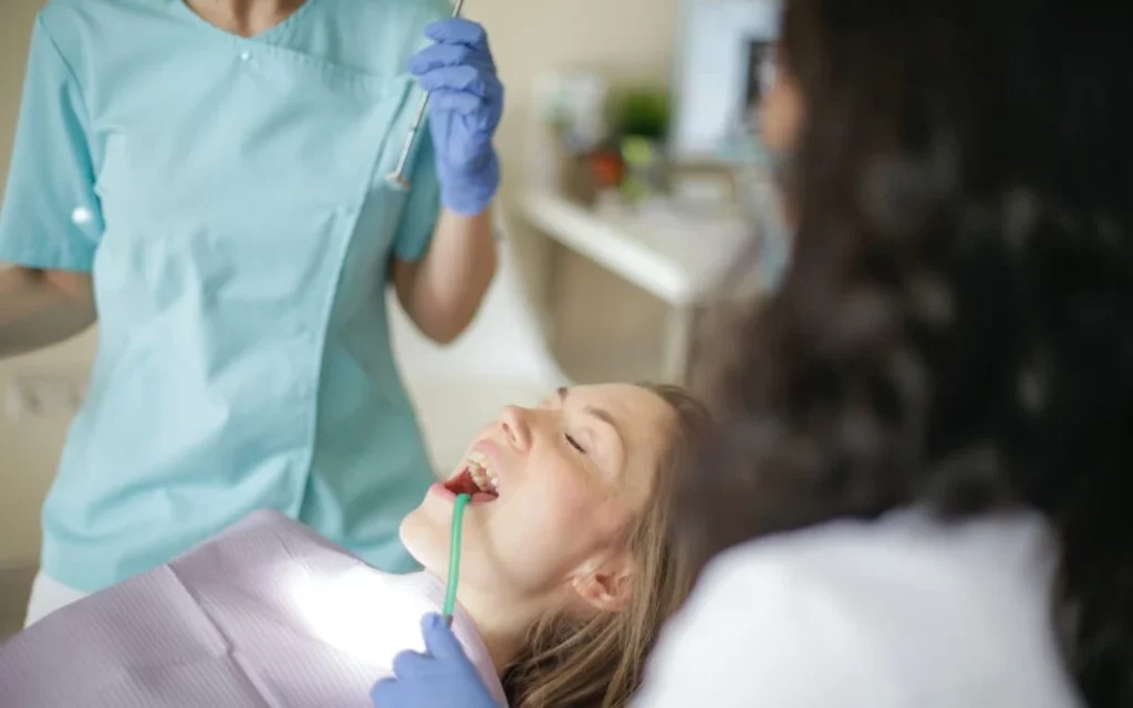 How Dentists Spot Cracks Bath